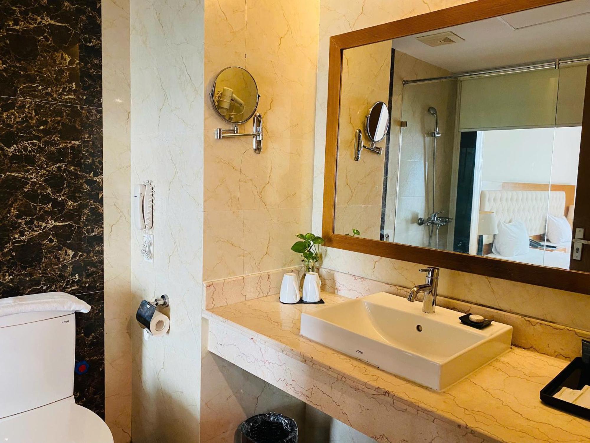 Muong Thanh Cua Dong Hotel Vinh Exteriör bild